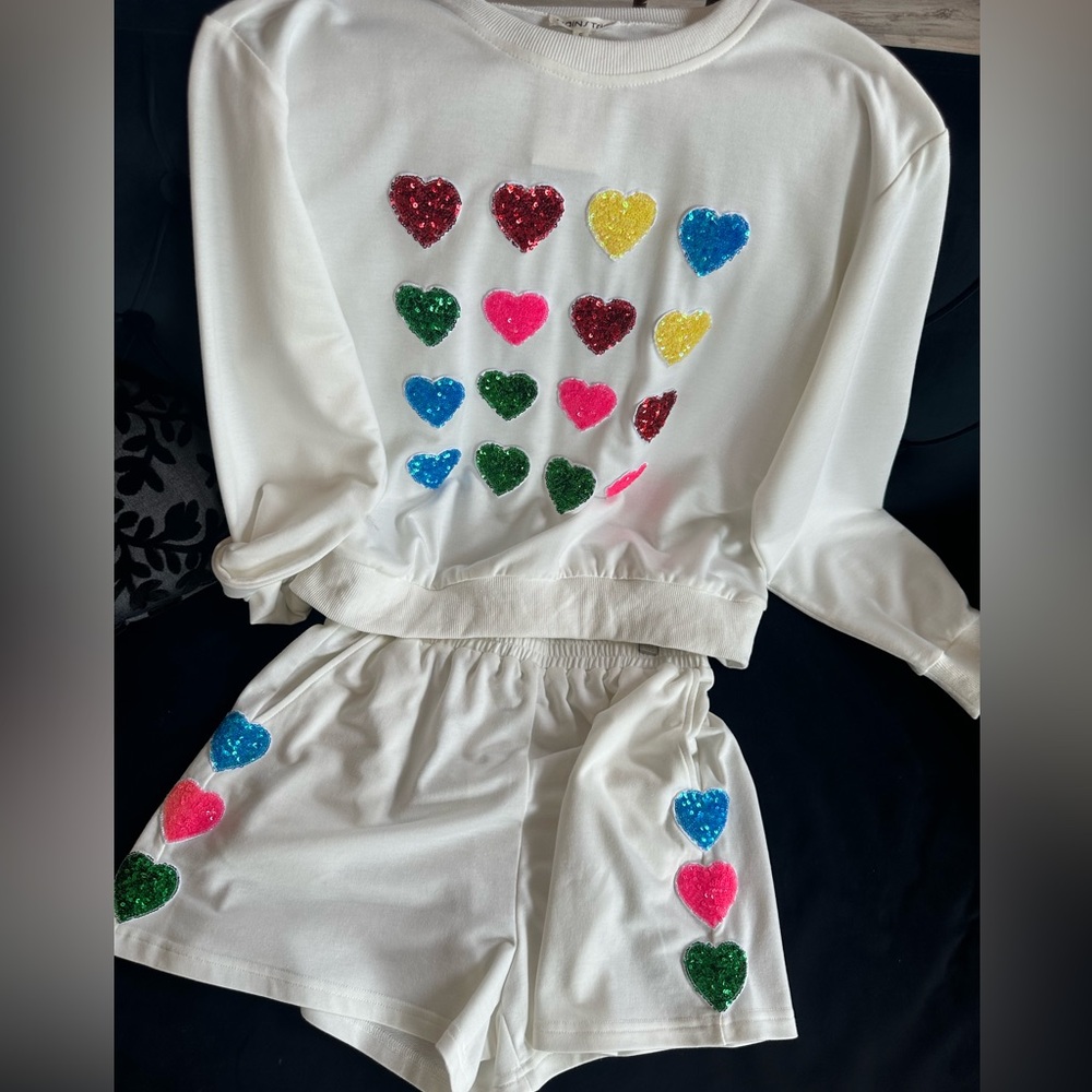 ♥️💙💚🩷 elastic waist shorts with pockets. Sequence hearts down both sides! NWT
